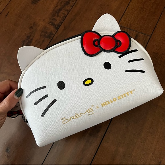 The crème shop x Hello Kitty cosmetics bag and eye gel eye masks - Picture 11 of 14